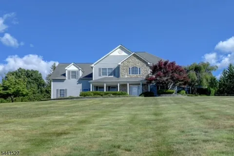 32 Dyer Rd