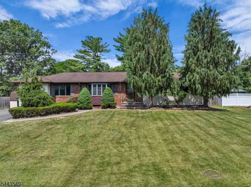 77 Schwinn Dr Clark, NJ 07066