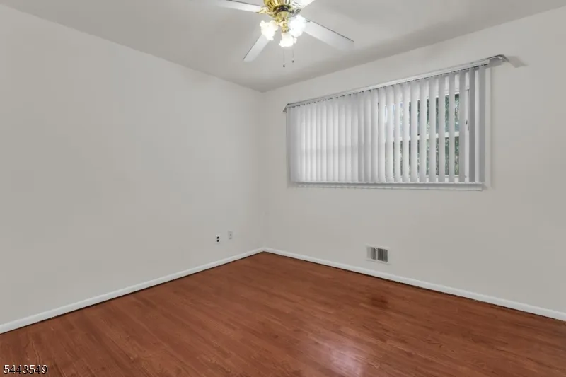 77 Schwinn Dr Clark, NJ 07066