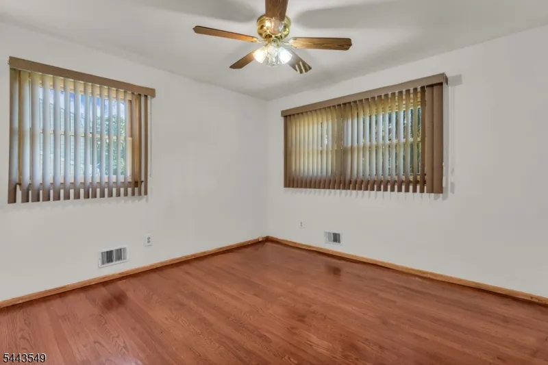 77 Schwinn Dr Clark, NJ 07066
