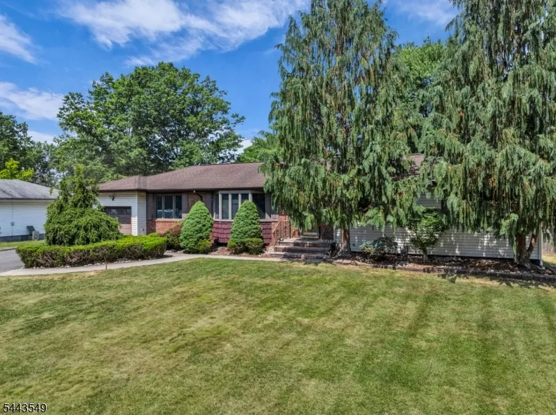 77 Schwinn Dr Clark, NJ 07066
