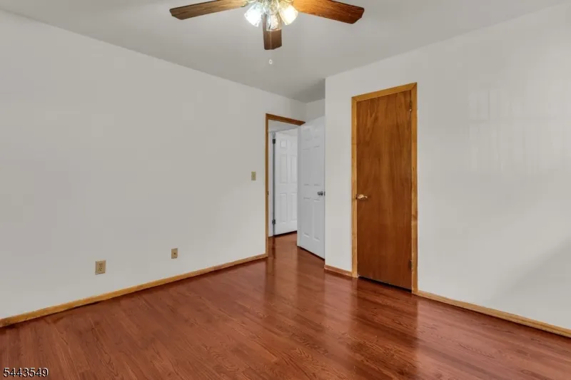 77 Schwinn Dr Clark, NJ 07066