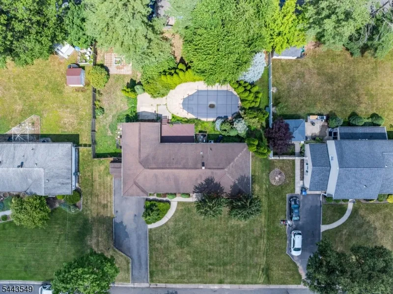 77 Schwinn Dr Clark, NJ 07066