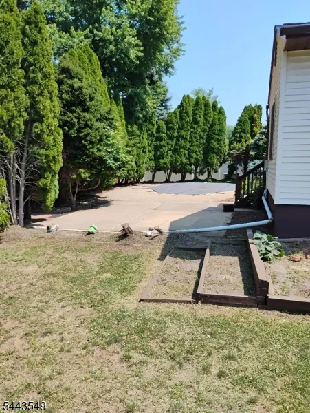 77 Schwinn Dr Clark, NJ 07066