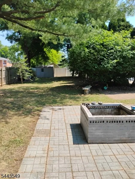 77 Schwinn Dr Clark, NJ 07066
