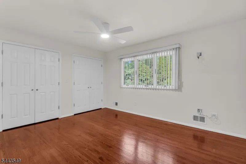 77 Schwinn Dr Clark, NJ 07066