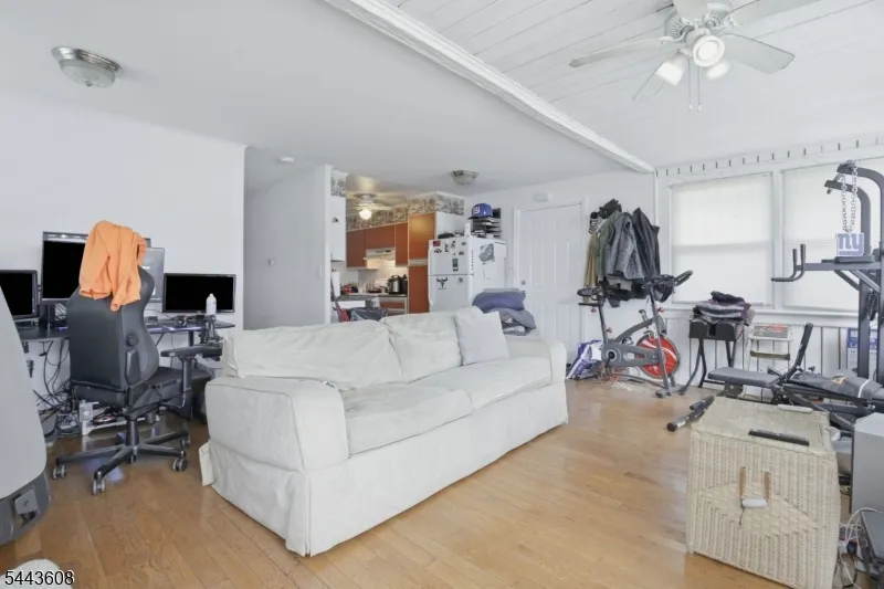 19 Lakeland Dr Hopatcong, NJ 07843