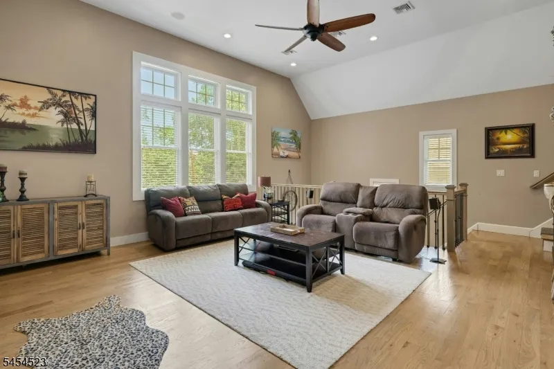 19 Tourne Rd Boonton, NJ 07005