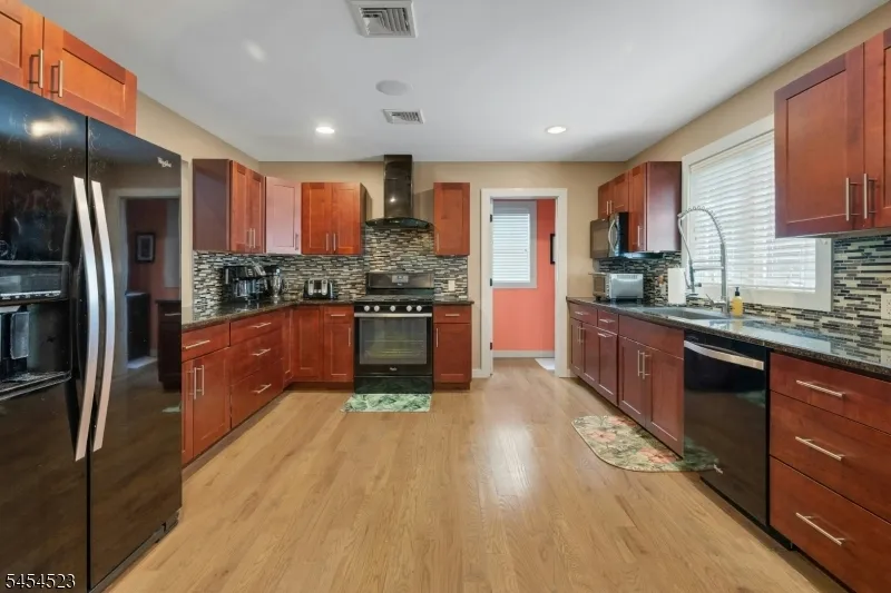 19 Tourne Rd Boonton, NJ 07005