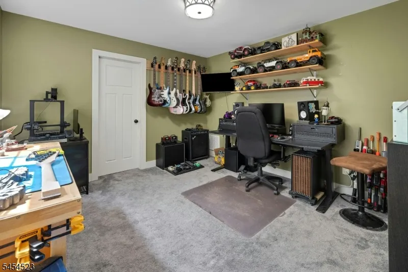 19 Tourne Rd Boonton, NJ 07005