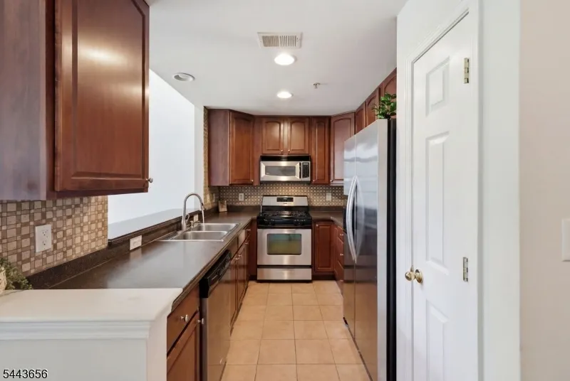 408 Donato Cir #408 Unit 408 Scotch Plains, NJ 07076