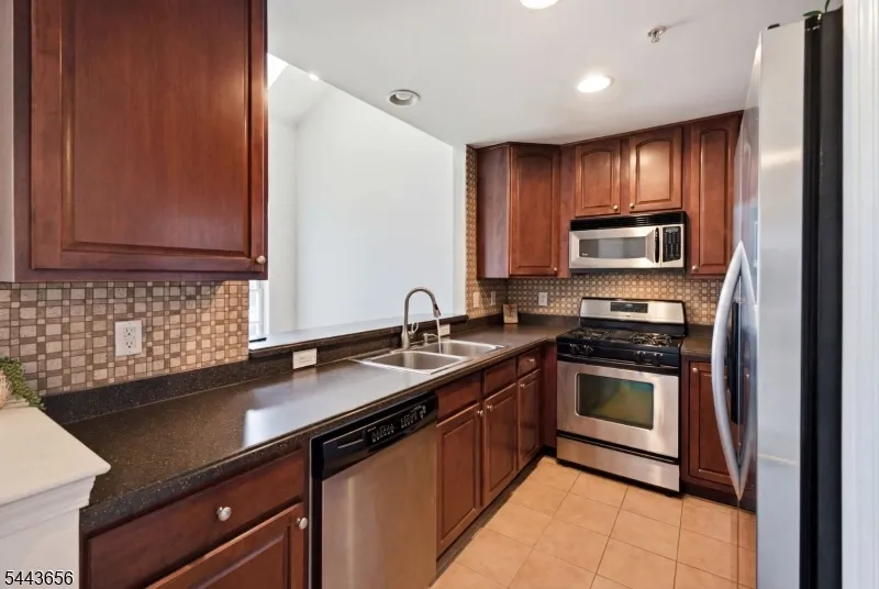 408 Donato Cir #408 Unit 408 Scotch Plains, NJ 07076