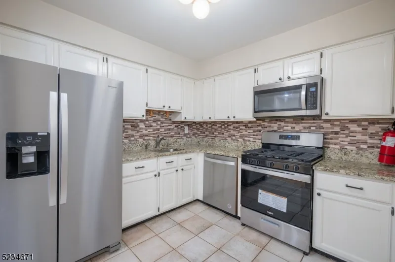 18 Guilford Ct Parsippany-Troy Hills, NJ 07950