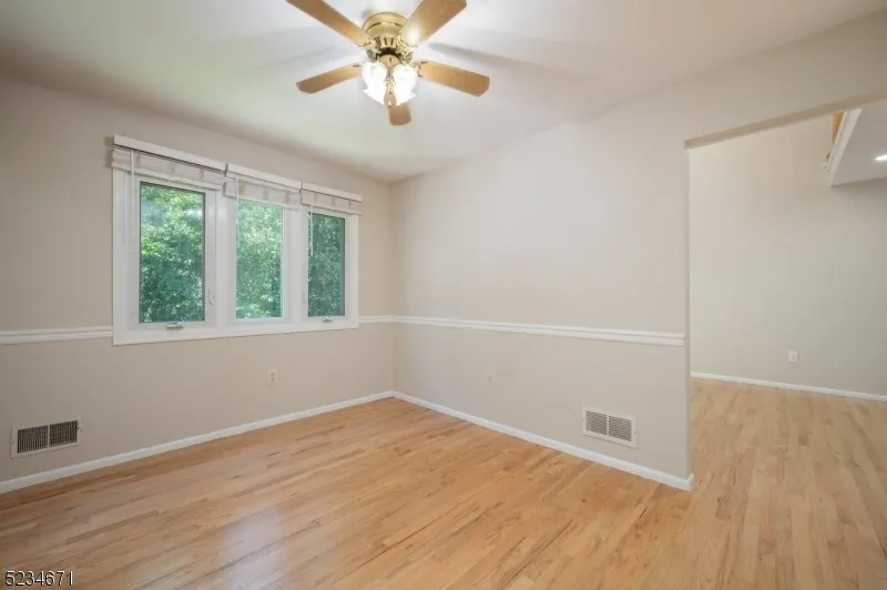 18 Guilford Ct Parsippany-Troy Hills, NJ 07950
