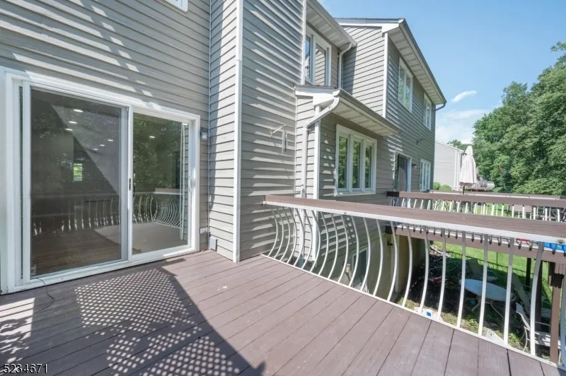 18 Guilford Ct Parsippany-Troy Hills, NJ 07950