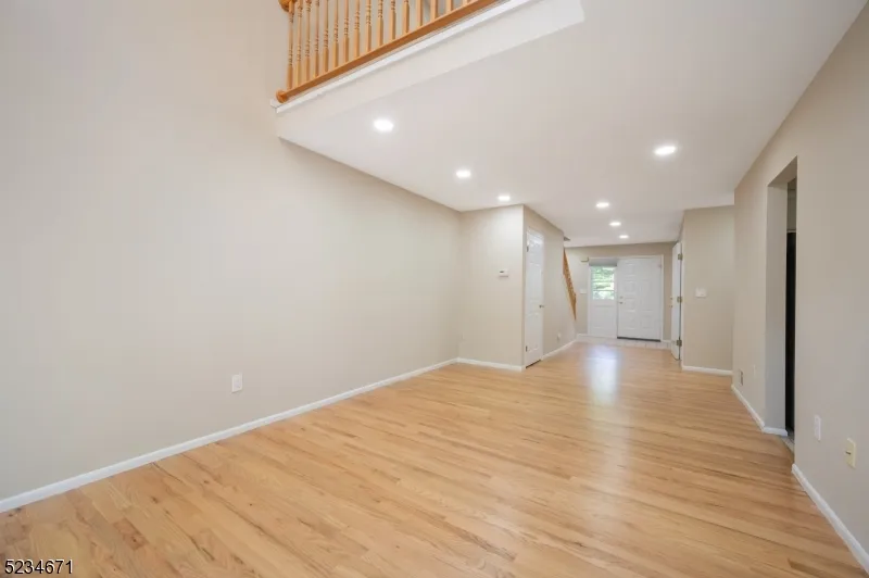 18 Guilford Ct Parsippany-Troy Hills, NJ 07950