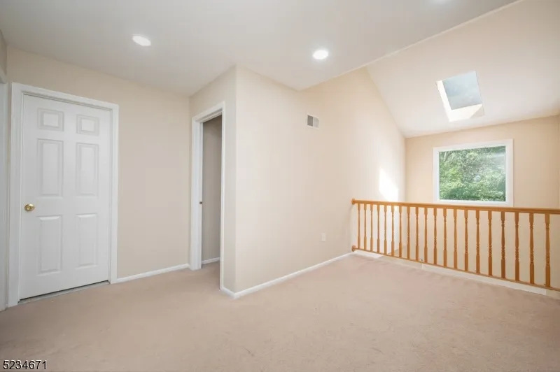 18 Guilford Ct Parsippany-Troy Hills, NJ 07950