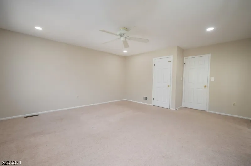 18 Guilford Ct Parsippany-Troy Hills, NJ 07950
