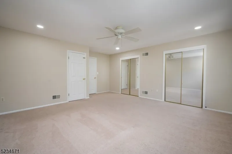 18 Guilford Ct Parsippany-Troy Hills, NJ 07950