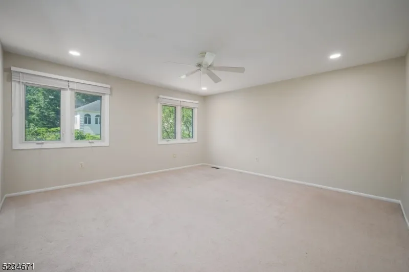 18 Guilford Ct Parsippany-Troy Hills, NJ 07950