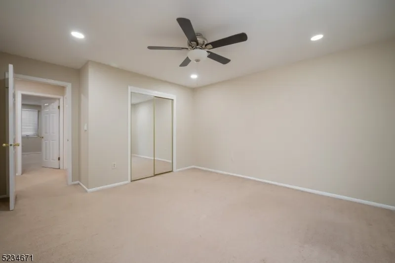 18 Guilford Ct Parsippany-Troy Hills, NJ 07950