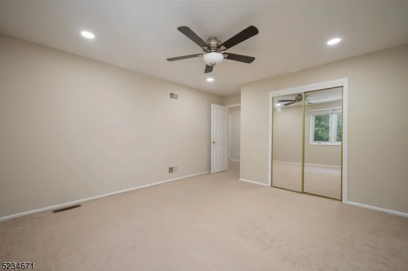 18 Guilford Ct Parsippany-Troy Hills, NJ 07950