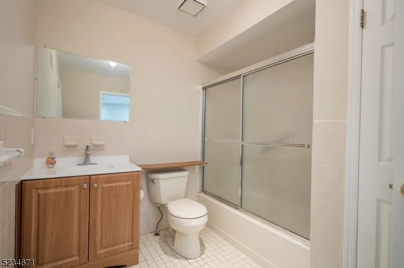 18 Guilford Ct Parsippany-Troy Hills, NJ 07950