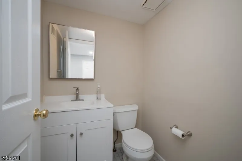 18 Guilford Ct Parsippany-Troy Hills, NJ 07950
