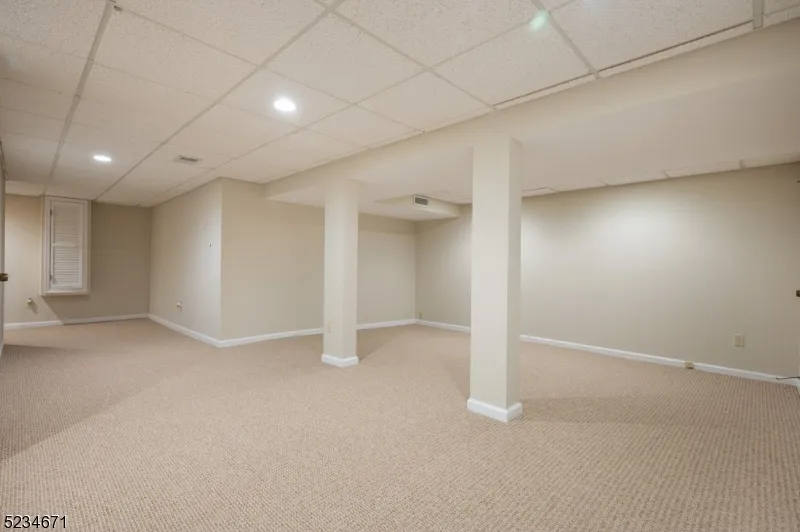 18 Guilford Ct Parsippany-Troy Hills, NJ 07950