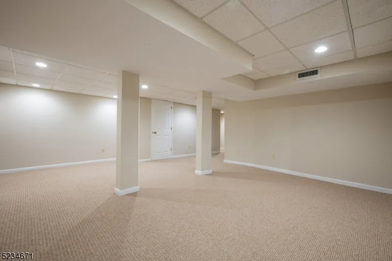 18 Guilford Ct Parsippany-Troy Hills, NJ 07950