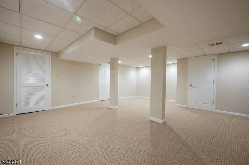 18 Guilford Ct Parsippany-Troy Hills, NJ 07950