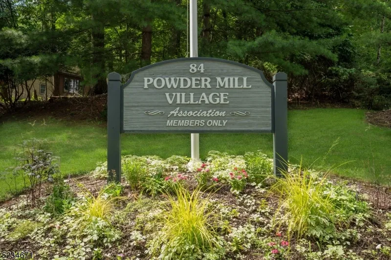 18 Guilford Ct Parsippany-Troy Hills, NJ 07950