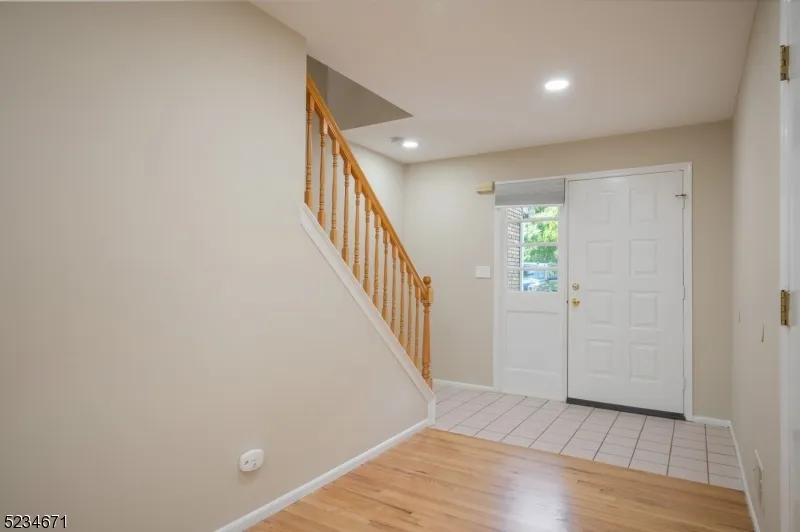 18 Guilford Ct Parsippany-Troy Hills, NJ 07950