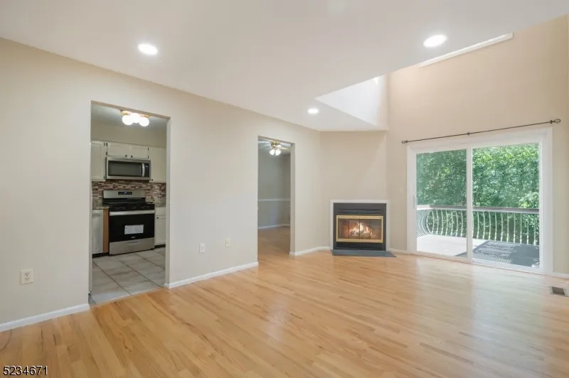18 Guilford Ct Parsippany-Troy Hills, NJ 07950