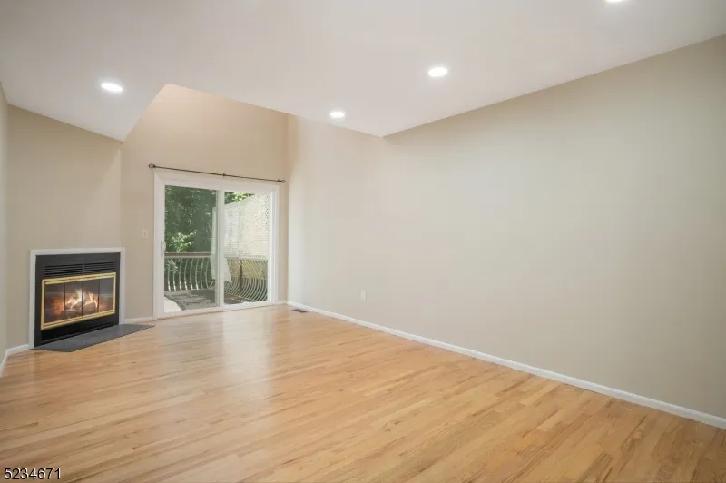 18 Guilford Ct Parsippany-Troy Hills, NJ 07950