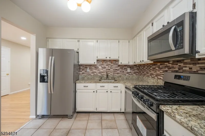 18 Guilford Ct Parsippany-Troy Hills, NJ 07950