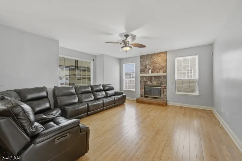 1316 Sassafras Ln Monroe, NJ 08094