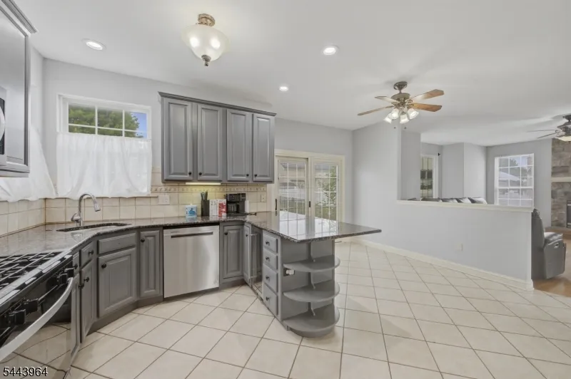 1316 Sassafras Ln Monroe, NJ 08094