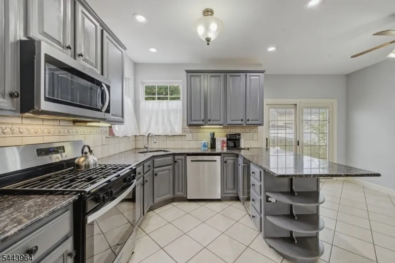 1316 Sassafras Ln Monroe, NJ 08094