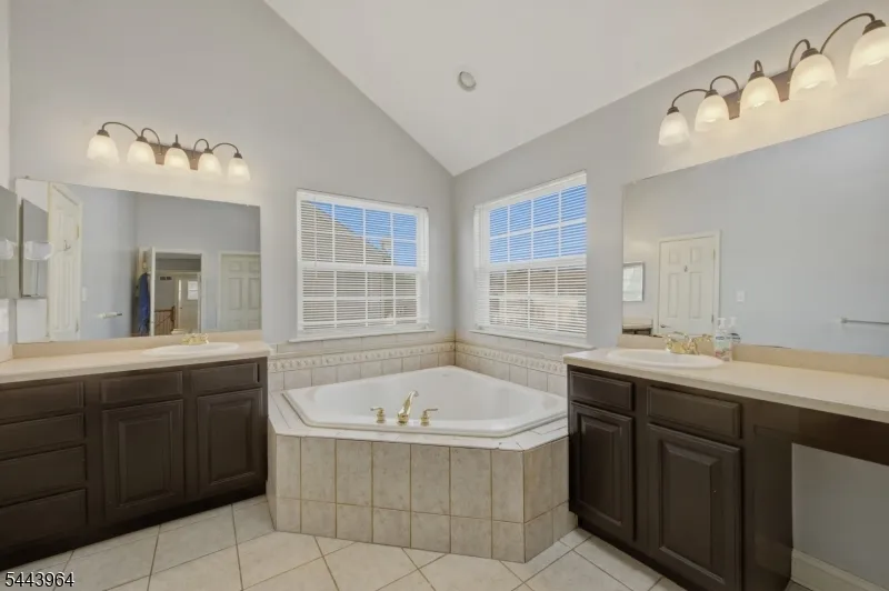 1316 Sassafras Ln Monroe, NJ 08094