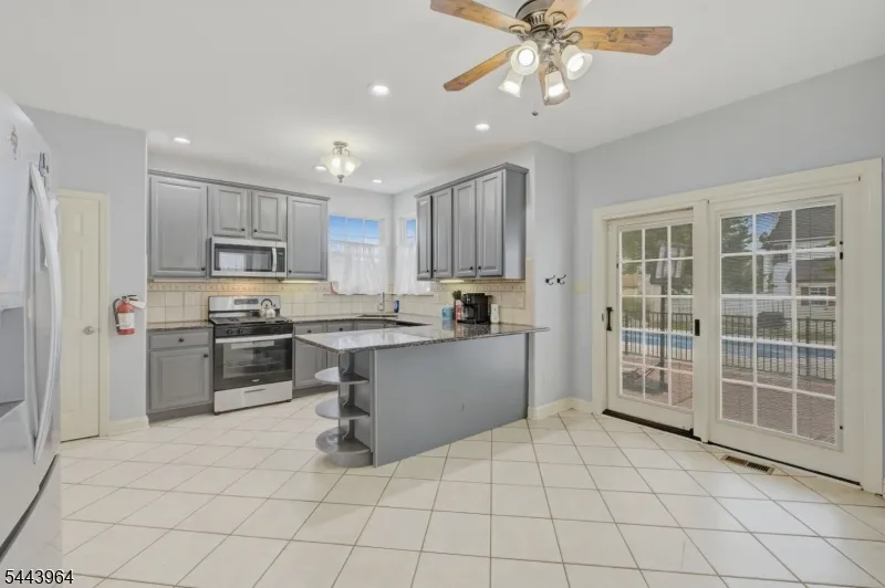 1316 Sassafras Ln Monroe, NJ 08094