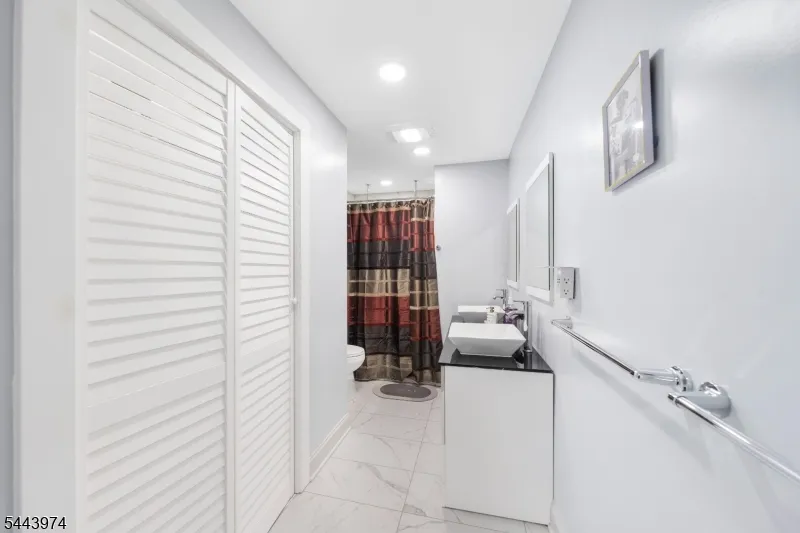 61 Keer Ave Newark City, NJ 07112