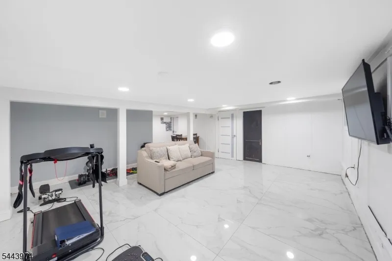 61 Keer Ave Newark City, NJ 07112