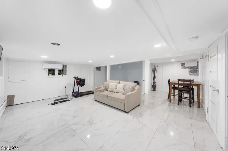 61 Keer Ave Newark City, NJ 07112