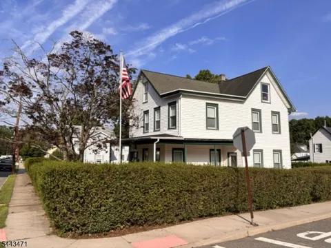 102 Maple Ave