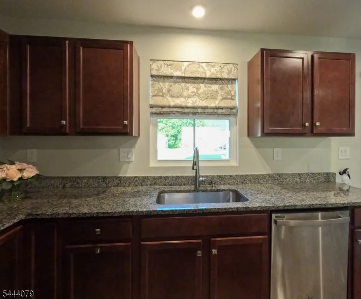 18 Lam Drive Hardyston, NJ 07419