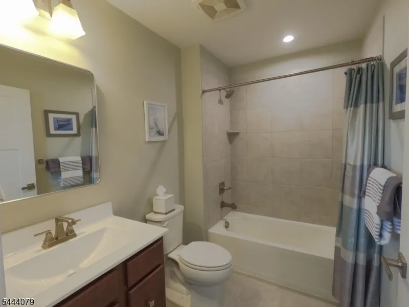 18 Lam Drive Hardyston, NJ 07419