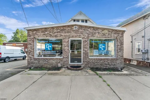 114 E Main St
