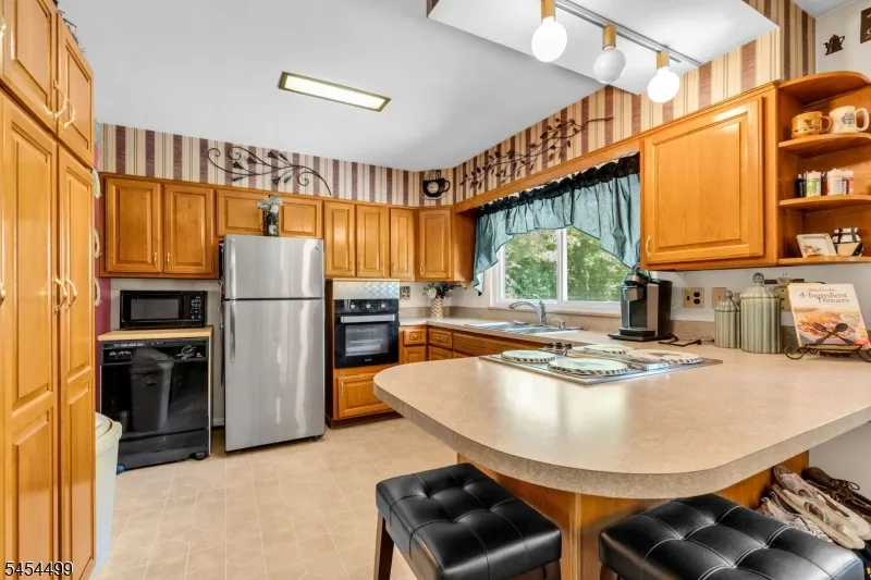 221 Ohio Ave Pohatcong, NJ 08865