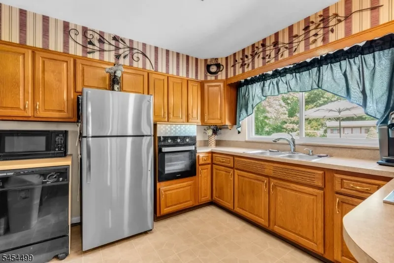 221 Ohio Ave Pohatcong, NJ 08865